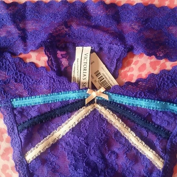 victoria's Secret Duo Of Dainty Lacey Thongs - Picture 4 of 8